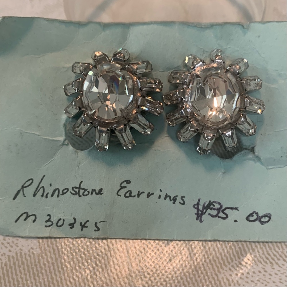 Vintage clear rhinestone clip on earrings